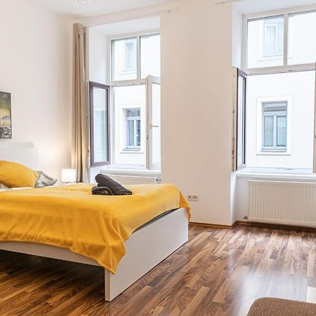 Peaceful 1Br Apt. Near Metro Station Langenfeldg. Apartment Vienna Luaran gambar