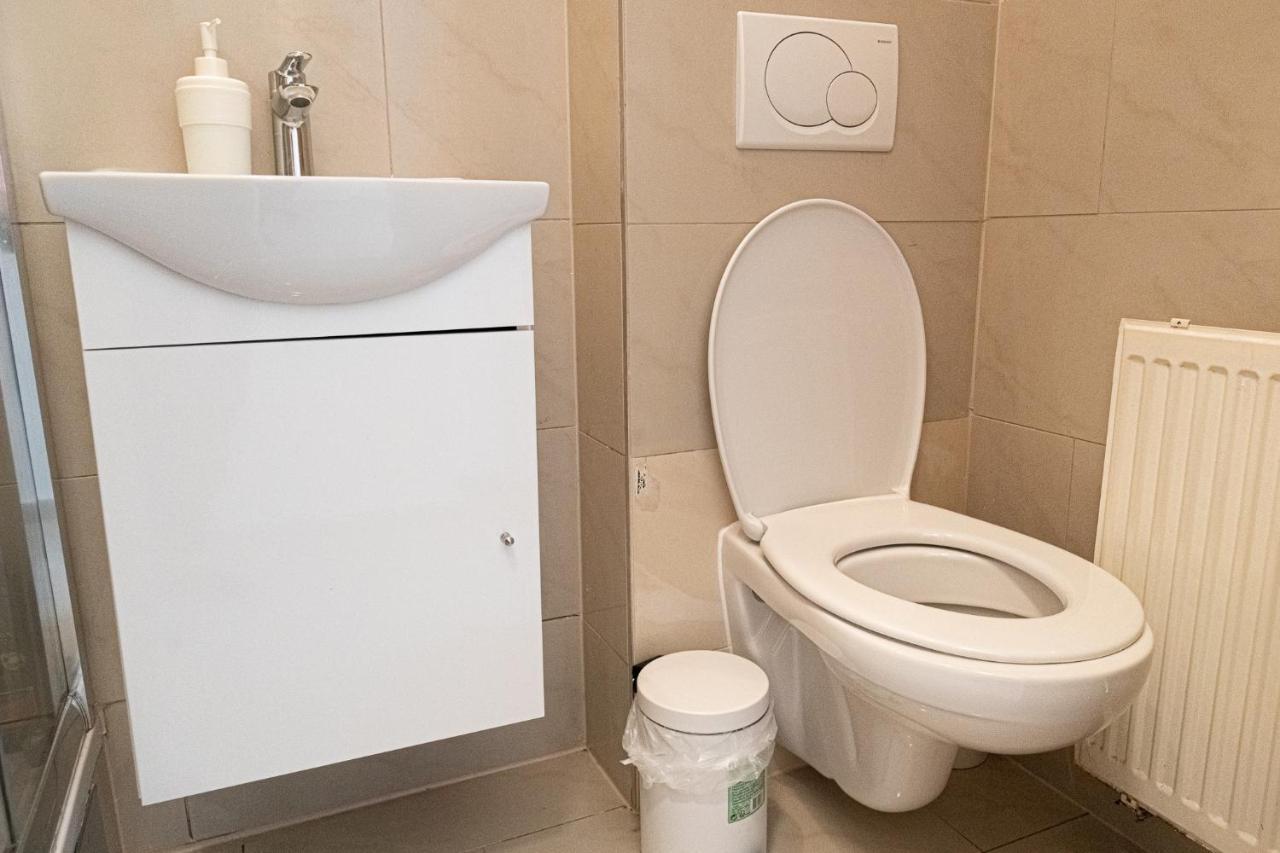 Peaceful 1Br Apt. Near Metro Station Langenfeldg. Apartment Vienna Luaran gambar